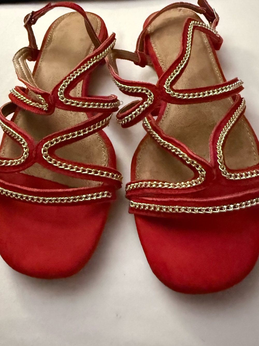 VGUC Aerosols Red Women's Super Comfy Sandals w/Gold Chain Accents Women’s 7.5